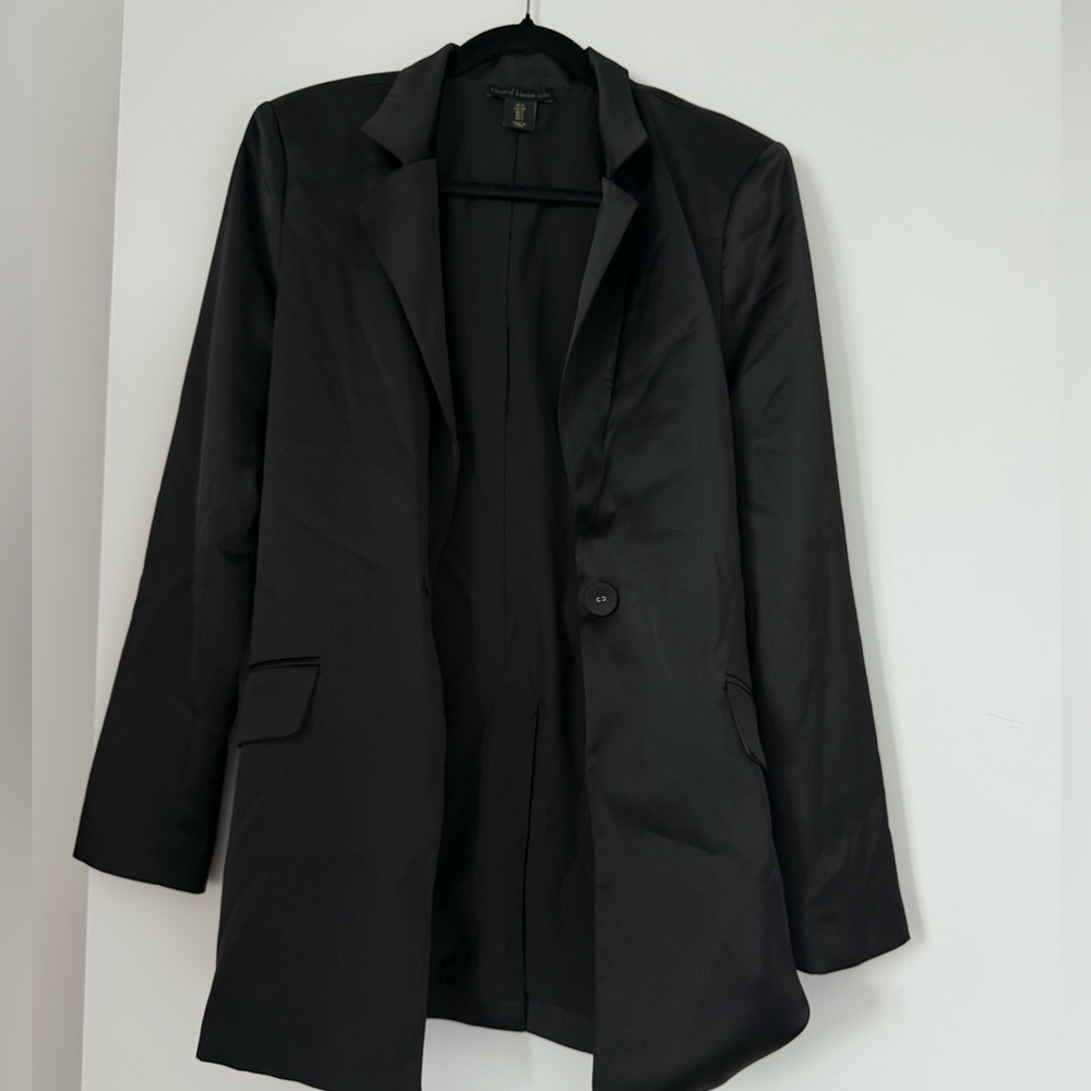 Elegant Black silky Women's Blazer